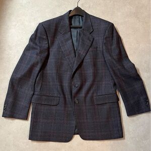 Colin O’Brien‘s menswear Victor International Plaid Jacket Blazer. 44. Wool